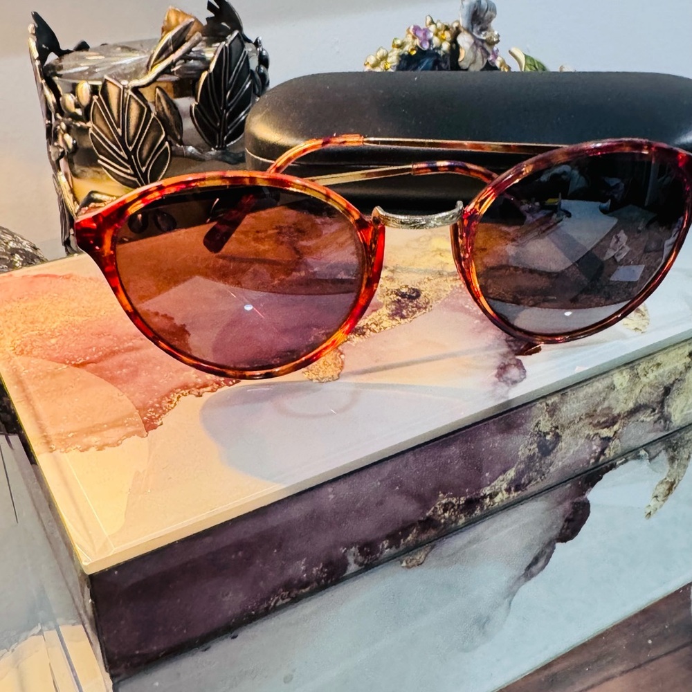 Vintage Round Tortoiseshell-Patterned Sunglasses - image 2